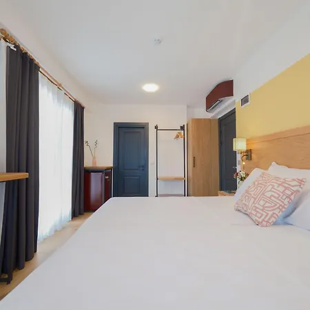 Pastel Hotel