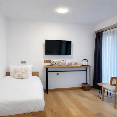 Pastel Hotel *